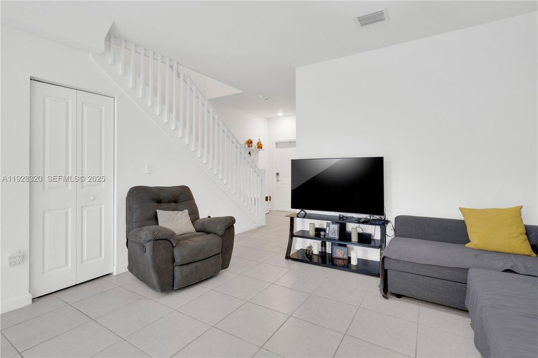 На продажу: $425,000 (3 спален, 3 ванн, 1328 Квадратных фут)