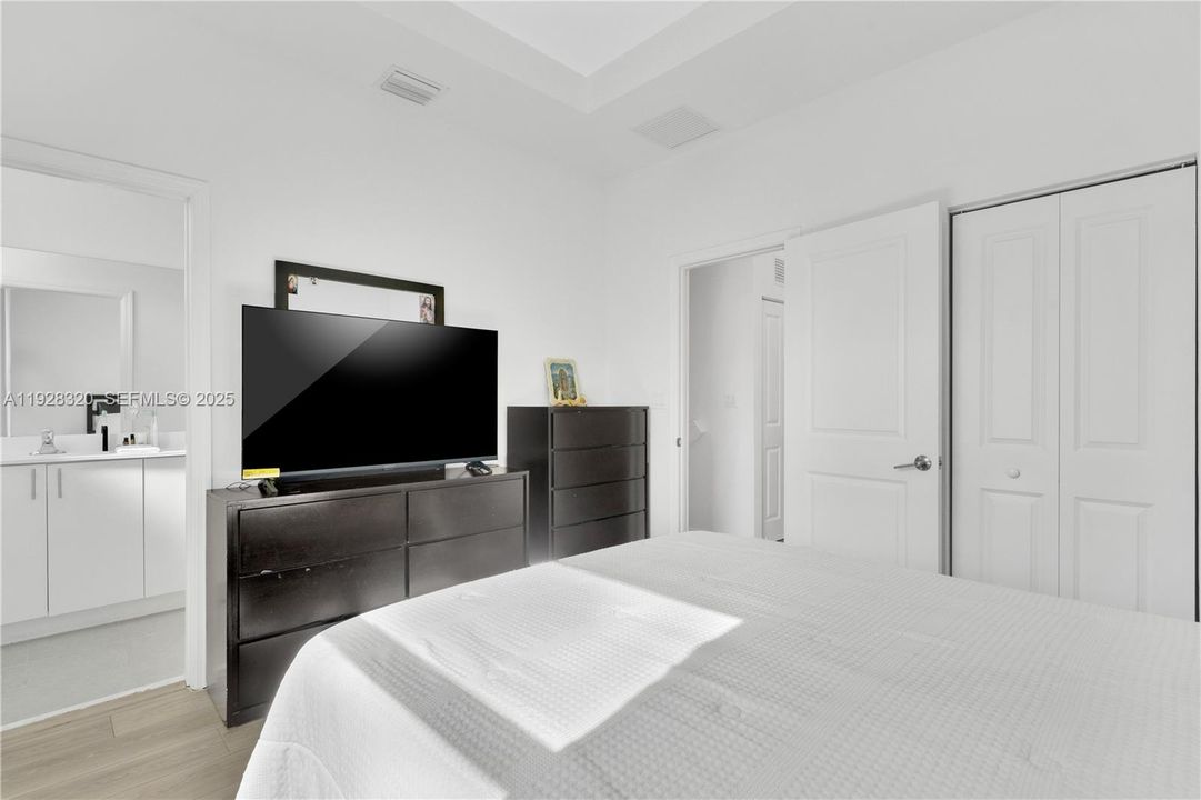 На продажу: $425,000 (3 спален, 3 ванн, 1328 Квадратных фут)