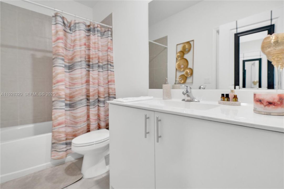 На продажу: $425,000 (3 спален, 3 ванн, 1328 Квадратных фут)