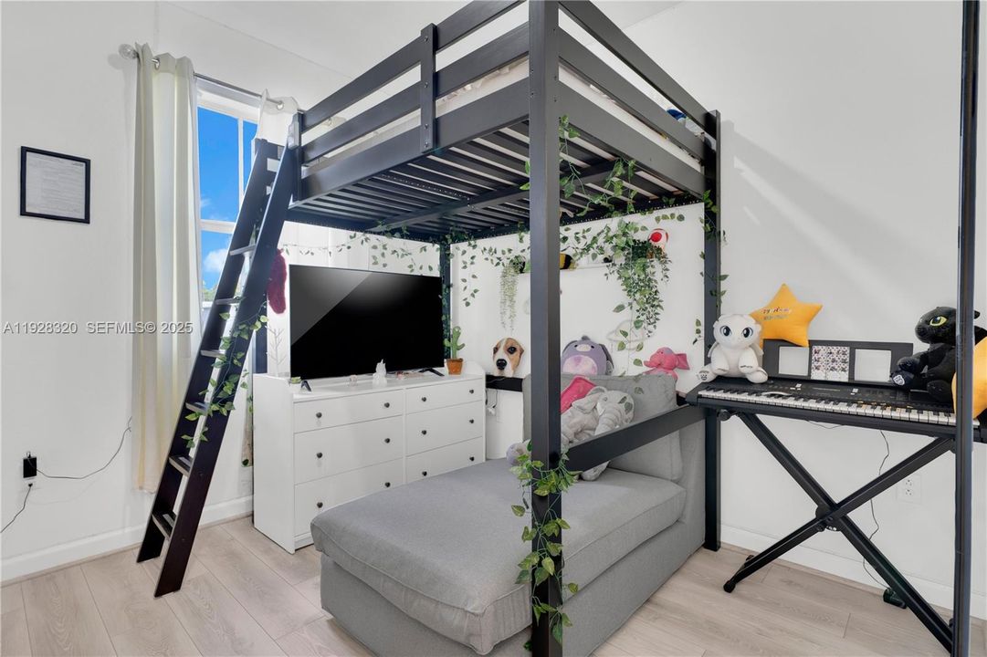 На продажу: $425,000 (3 спален, 3 ванн, 1328 Квадратных фут)