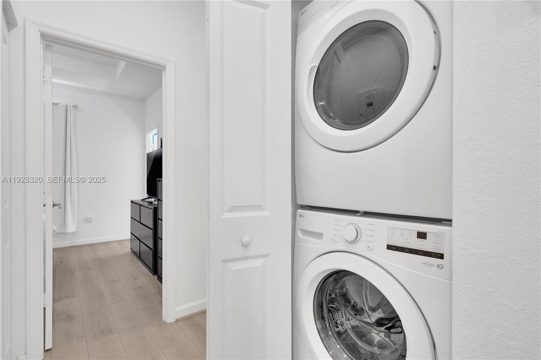 На продажу: $425,000 (3 спален, 3 ванн, 1328 Квадратных фут)