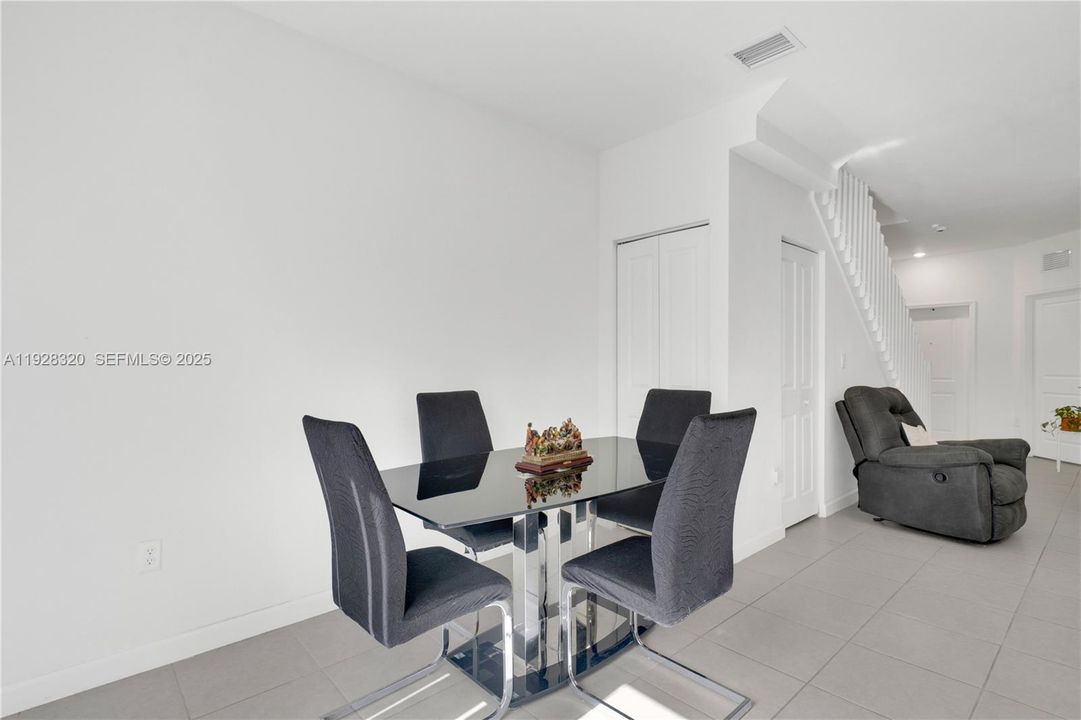 На продажу: $425,000 (3 спален, 3 ванн, 1328 Квадратных фут)