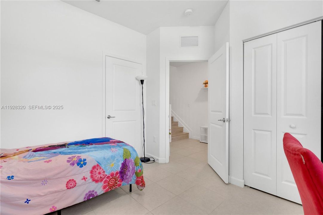 На продажу: $425,000 (3 спален, 3 ванн, 1328 Квадратных фут)