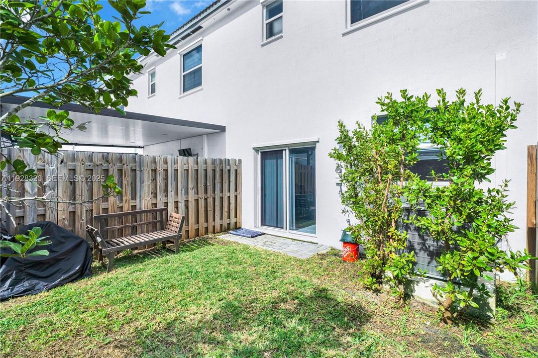 На продажу: $425,000 (3 спален, 3 ванн, 1328 Квадратных фут)