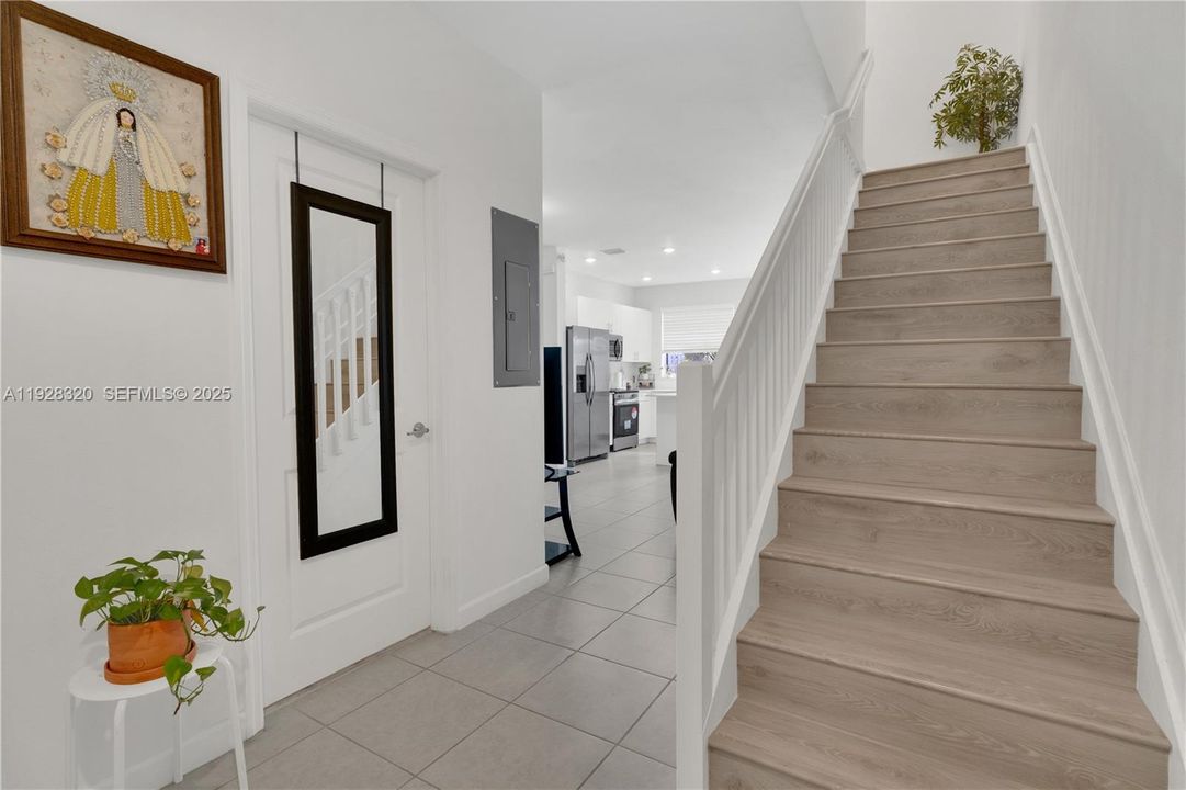 На продажу: $425,000 (3 спален, 3 ванн, 1328 Квадратных фут)