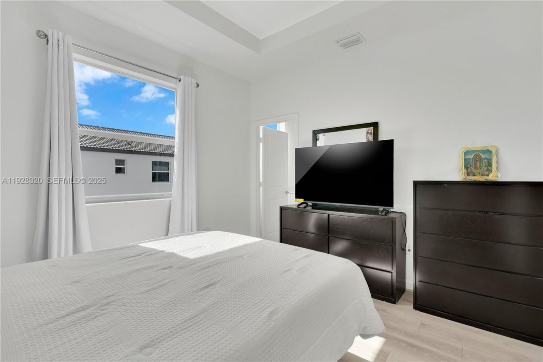 На продажу: $425,000 (3 спален, 3 ванн, 1328 Квадратных фут)