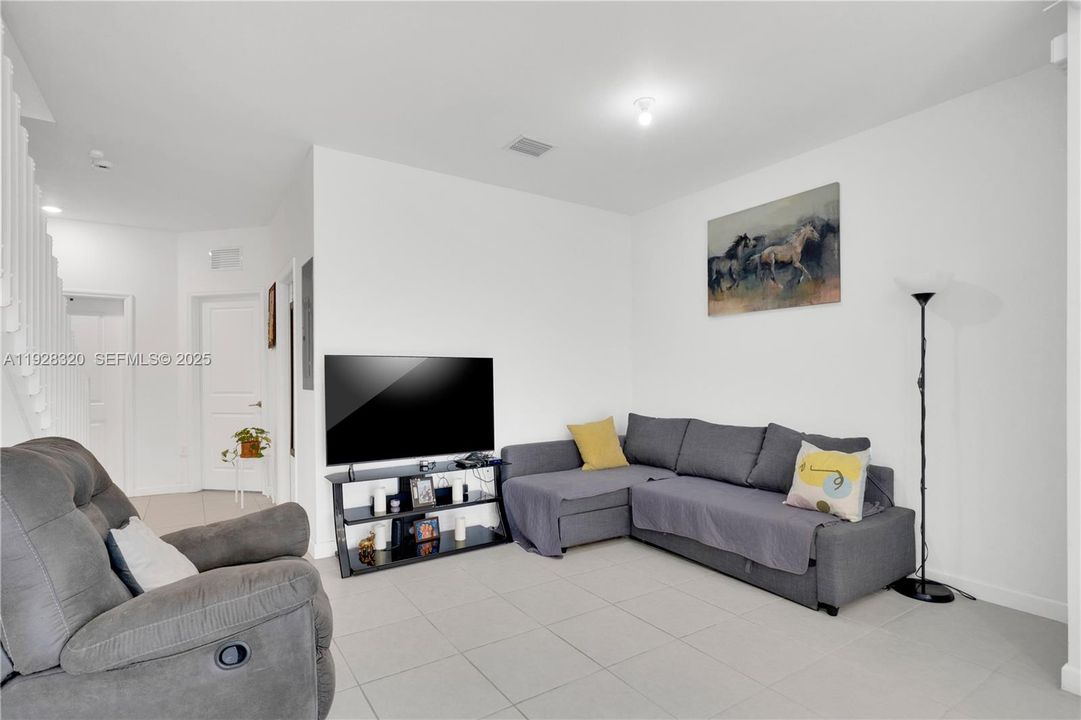 На продажу: $425,000 (3 спален, 3 ванн, 1328 Квадратных фут)