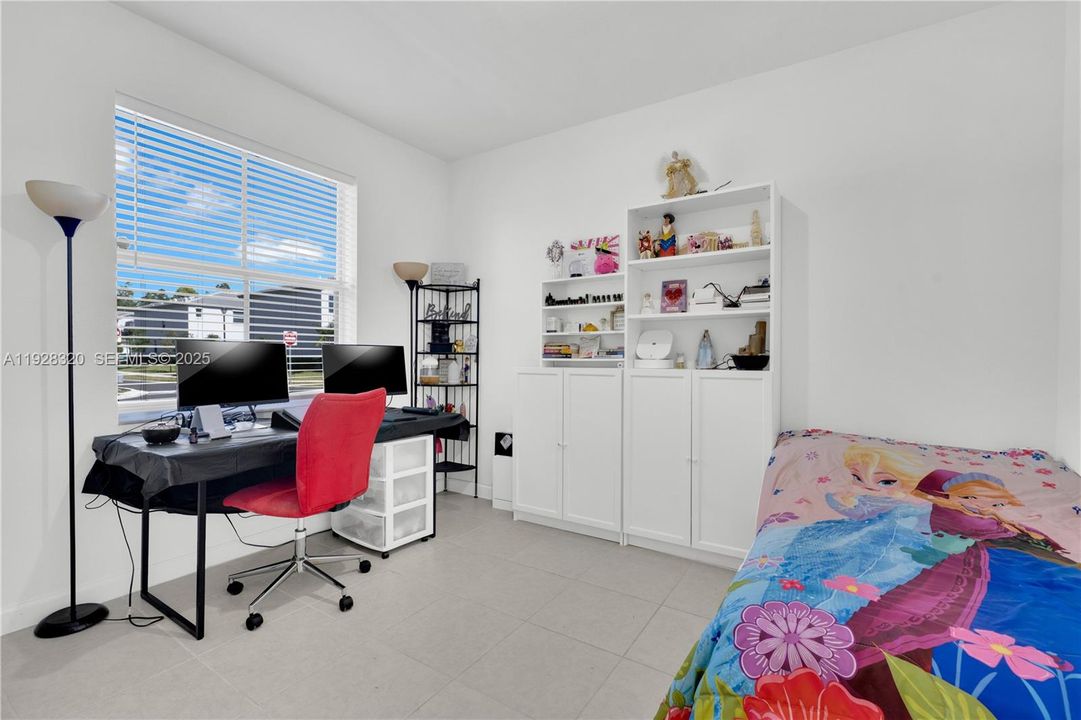 На продажу: $425,000 (3 спален, 3 ванн, 1328 Квадратных фут)