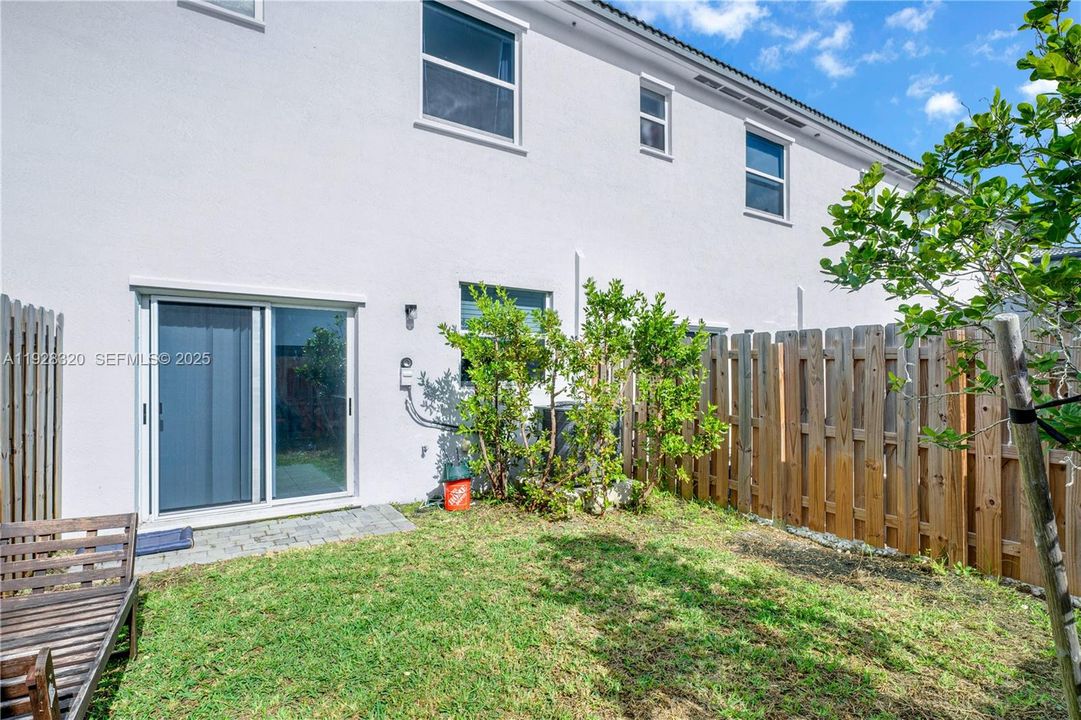 На продажу: $425,000 (3 спален, 3 ванн, 1328 Квадратных фут)