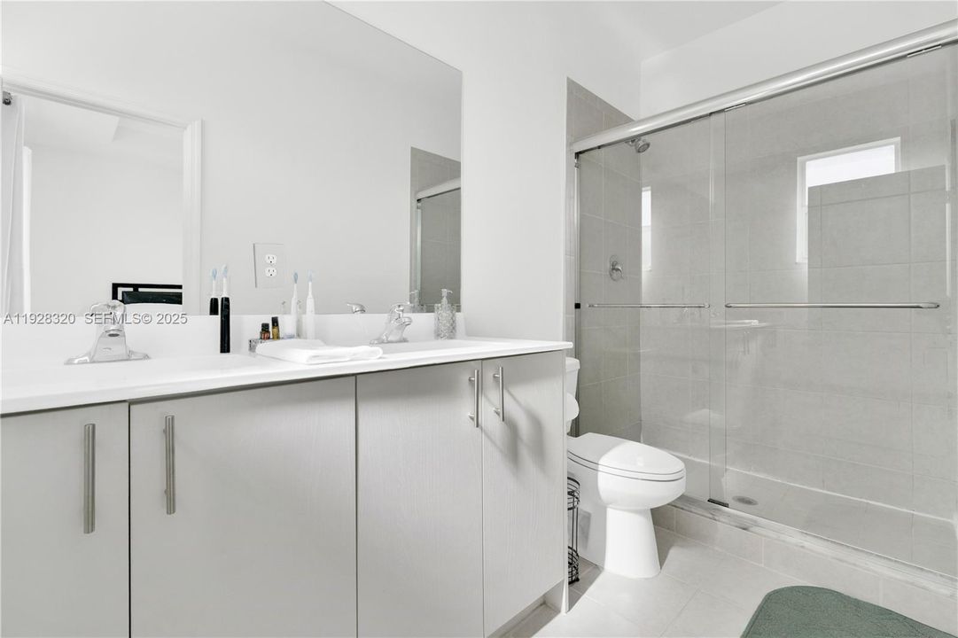 На продажу: $425,000 (3 спален, 3 ванн, 1328 Квадратных фут)