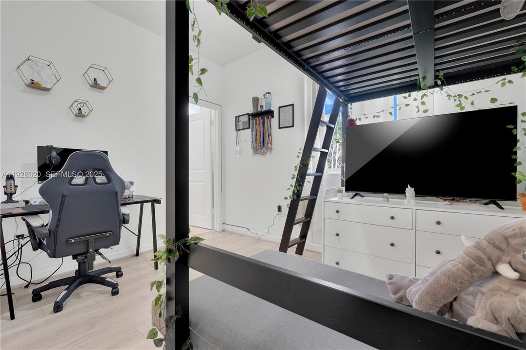 На продажу: $425,000 (3 спален, 3 ванн, 1328 Квадратных фут)