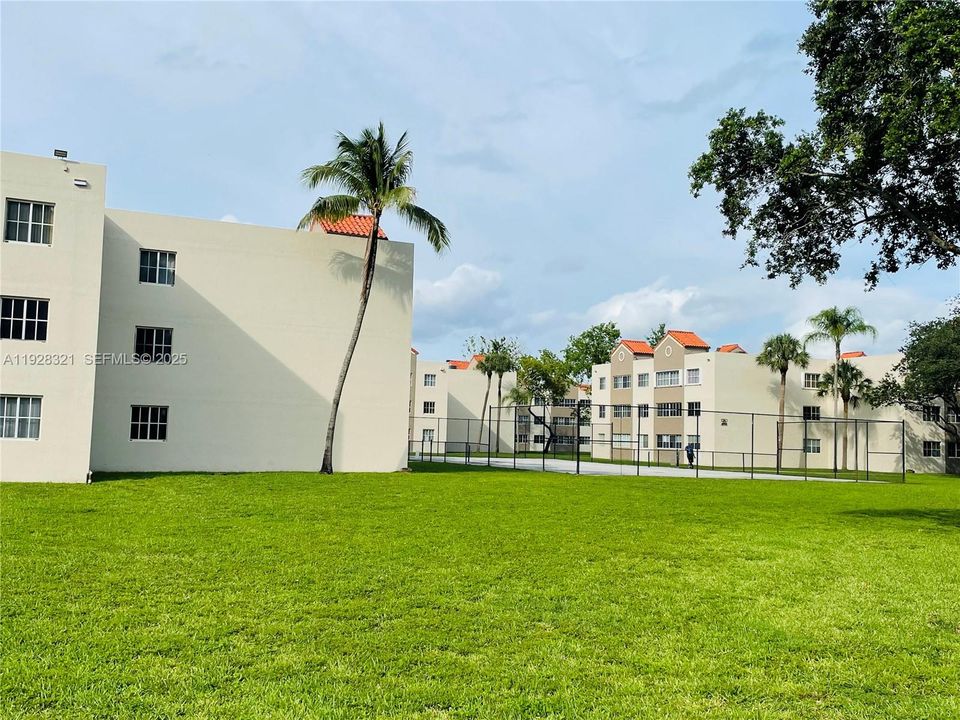 В аренду: $2,450 (3 спален, 2 ванн, 1255 Квадратных фут)