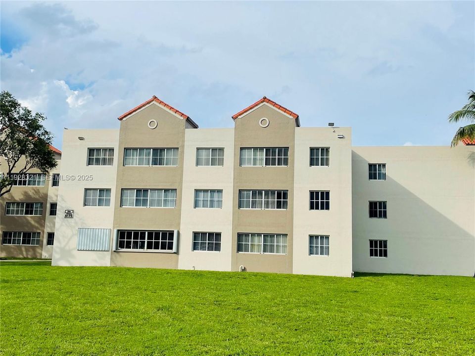 В аренду: $2,450 (3 спален, 2 ванн, 1255 Квадратных фут)