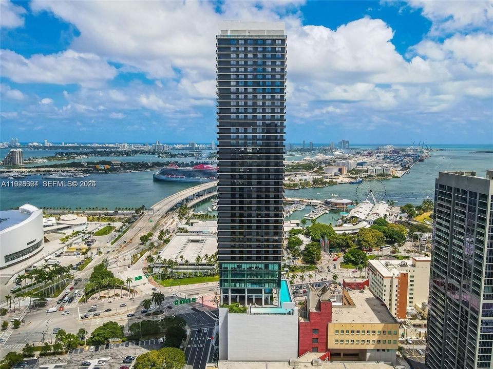 For Rent: $3,350 (1 beds, 2 baths, 665 Square Feet)