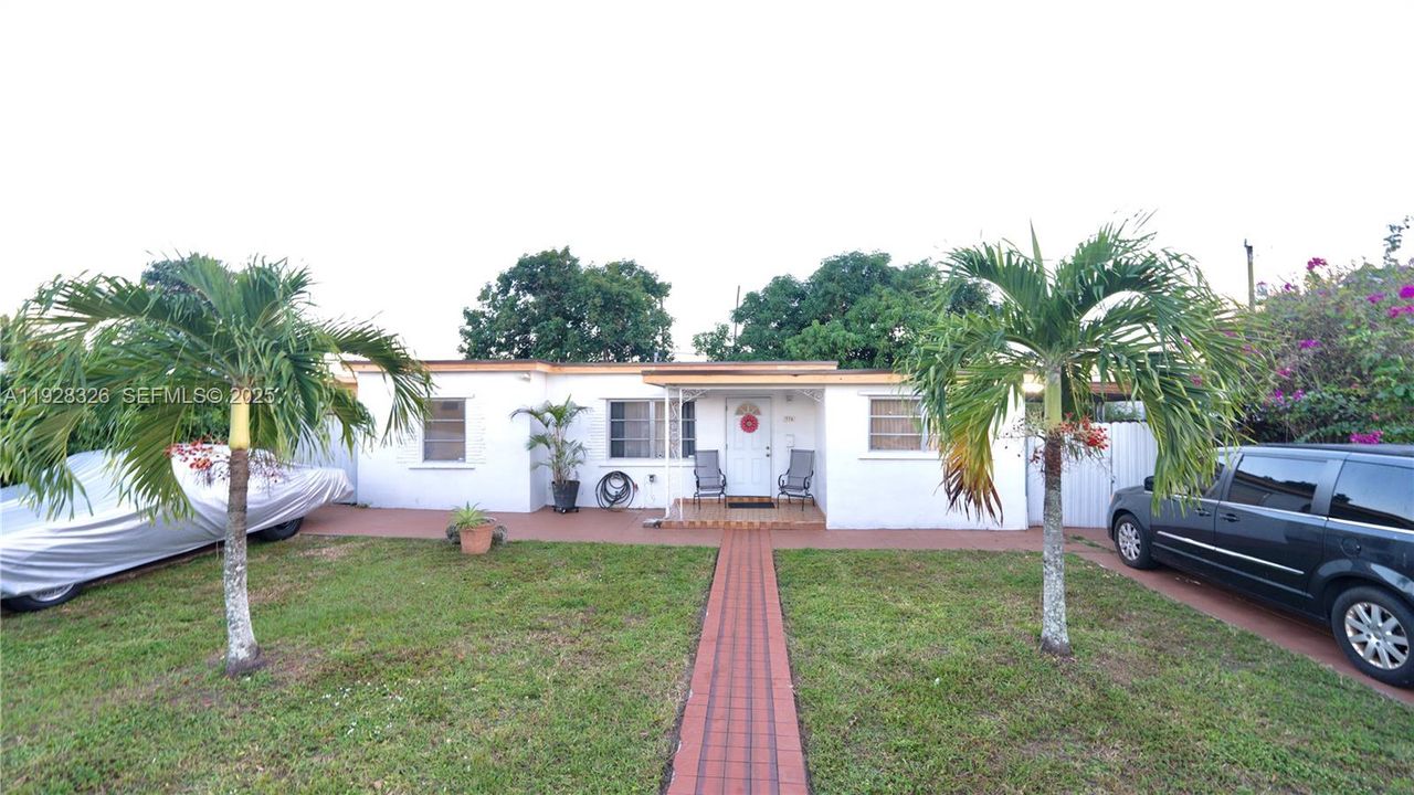 En Venta: $549,000 (3 camas, 2 baños, 735 Pies cuadrados)