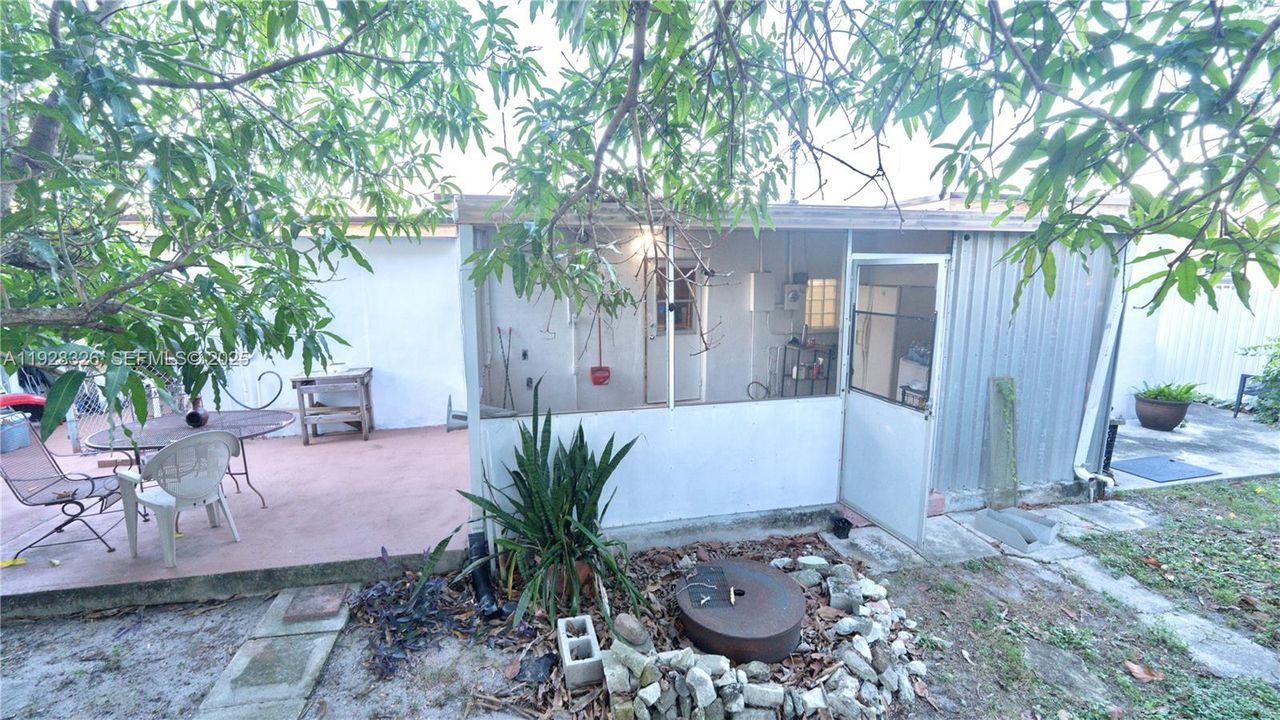En Venta: $549,000 (3 camas, 2 baños, 735 Pies cuadrados)