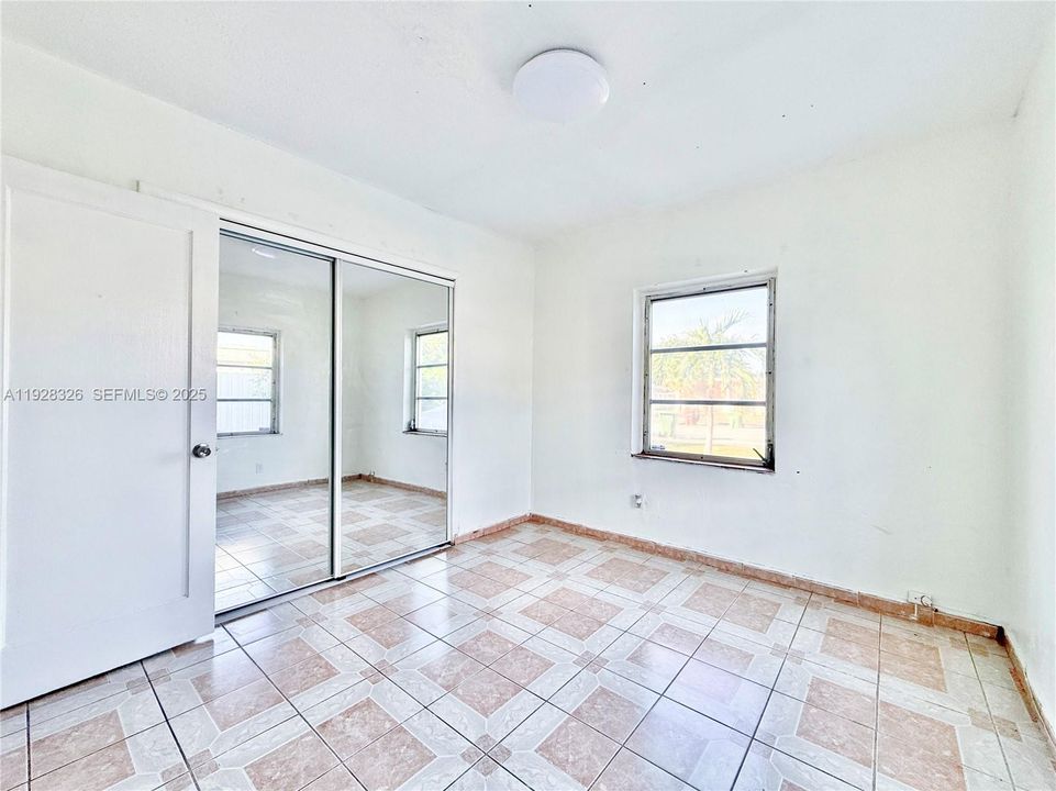 En Venta: $549,000 (3 camas, 2 baños, 735 Pies cuadrados)