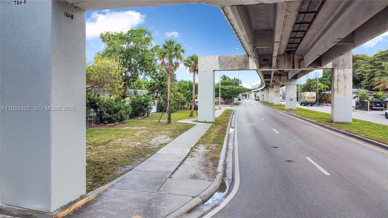 Exciting location in path of development easily accessible to all employment centers of Miami via the Metro line.