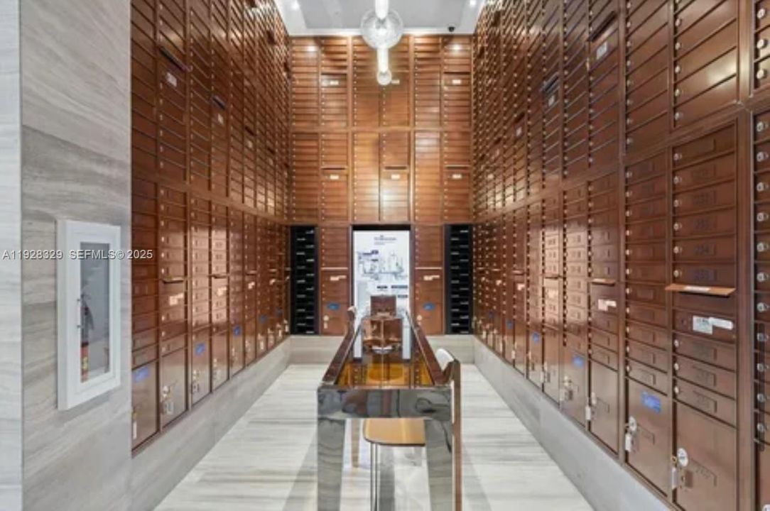 For Sale: $759,000 (3 beds, 3 baths, 1262 Square Feet)