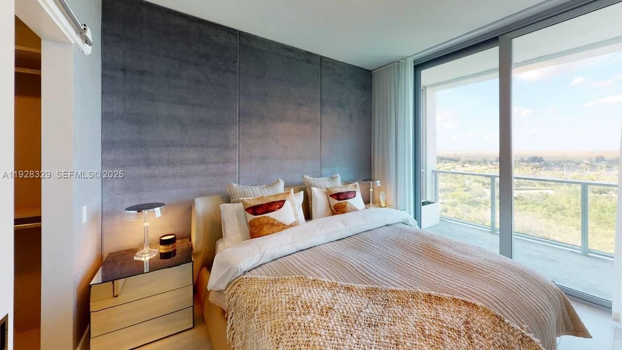 For Sale: $759,000 (3 beds, 3 baths, 1262 Square Feet)