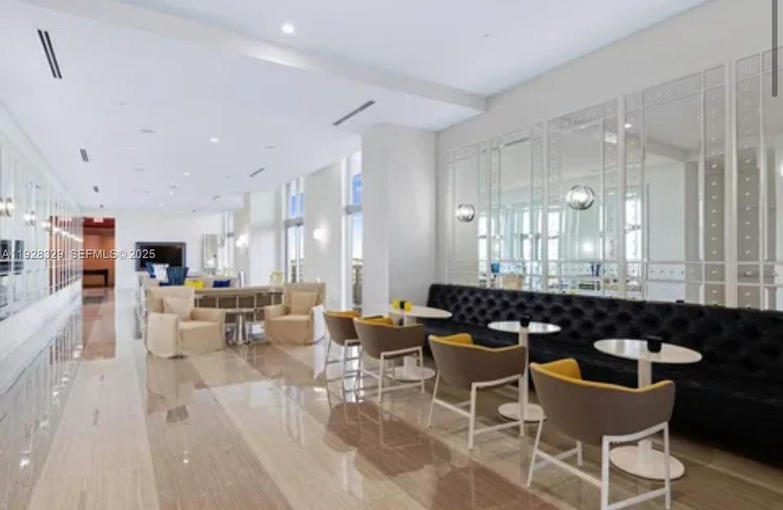 For Sale: $759,000 (3 beds, 3 baths, 1262 Square Feet)