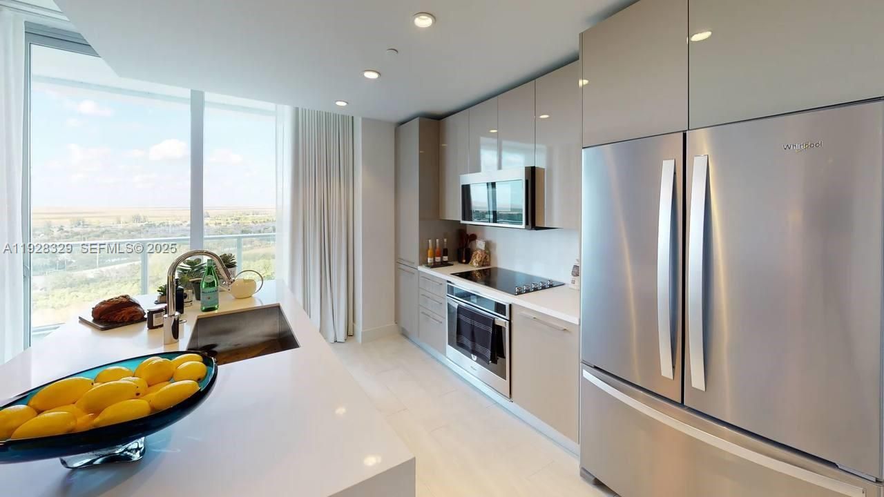 For Sale: $759,000 (3 beds, 3 baths, 1262 Square Feet)