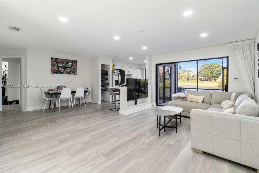 For Rent: $3,500 (2 beds, 2 baths, 1238 Square Feet)