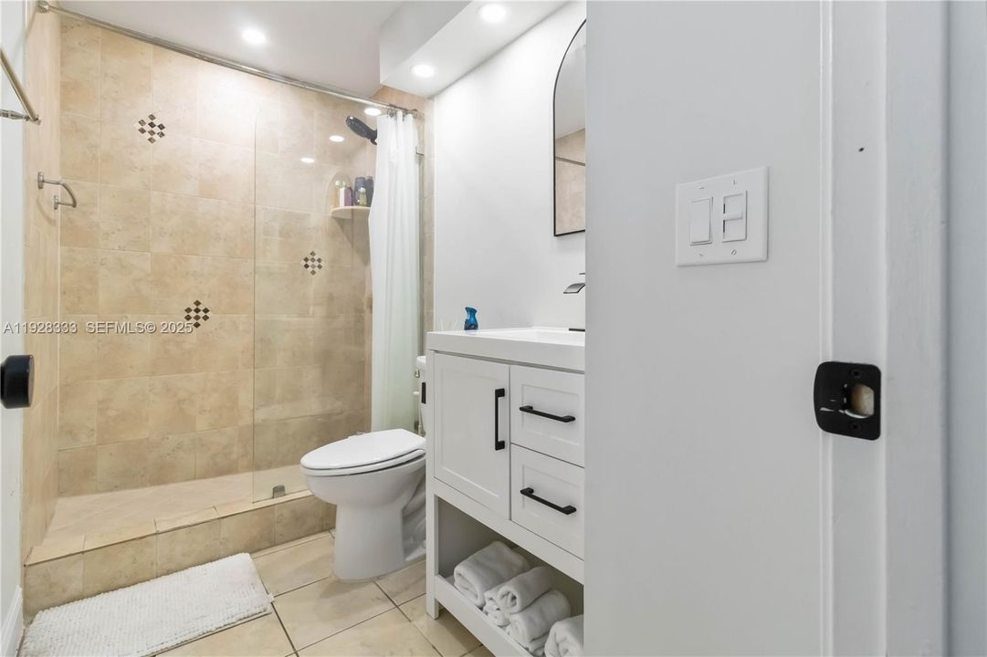 For Rent: $3,500 (2 beds, 2 baths, 1238 Square Feet)