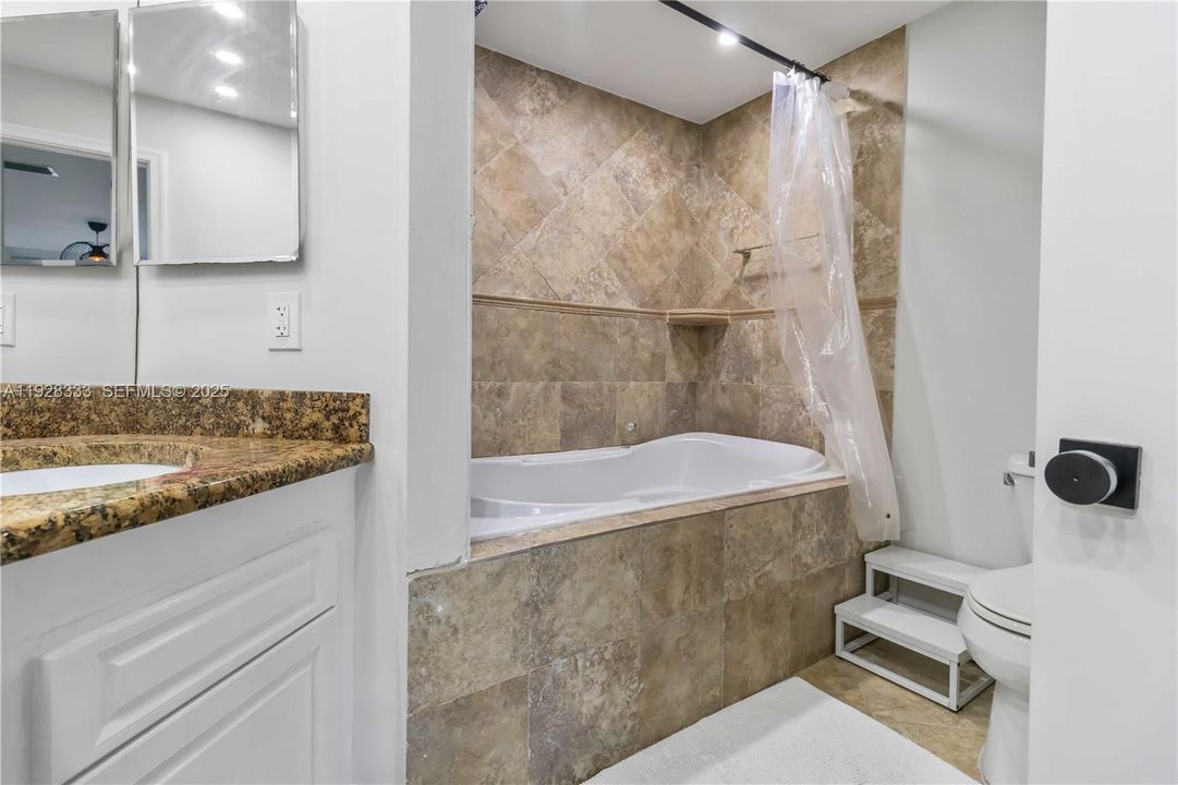 For Rent: $3,500 (2 beds, 2 baths, 1238 Square Feet)