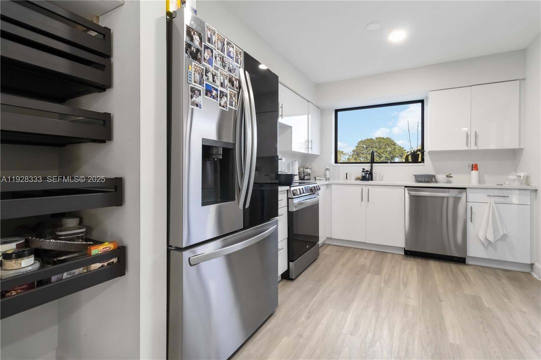 For Rent: $3,500 (2 beds, 2 baths, 1238 Square Feet)