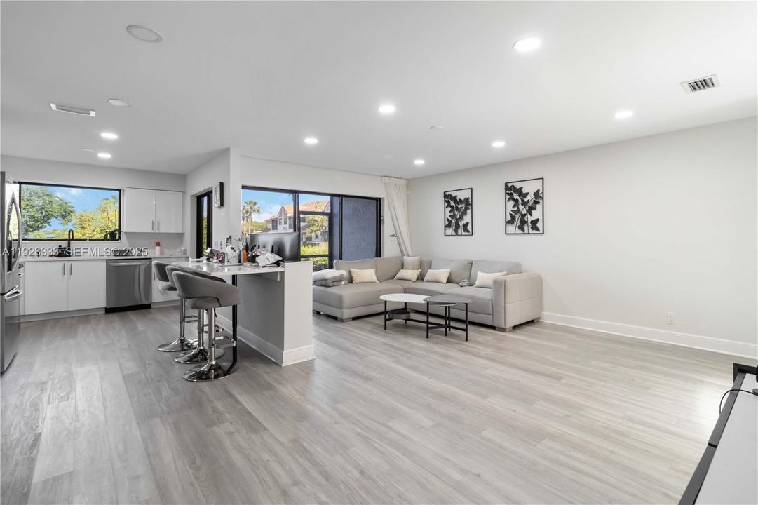 For Rent: $3,500 (2 beds, 2 baths, 1238 Square Feet)