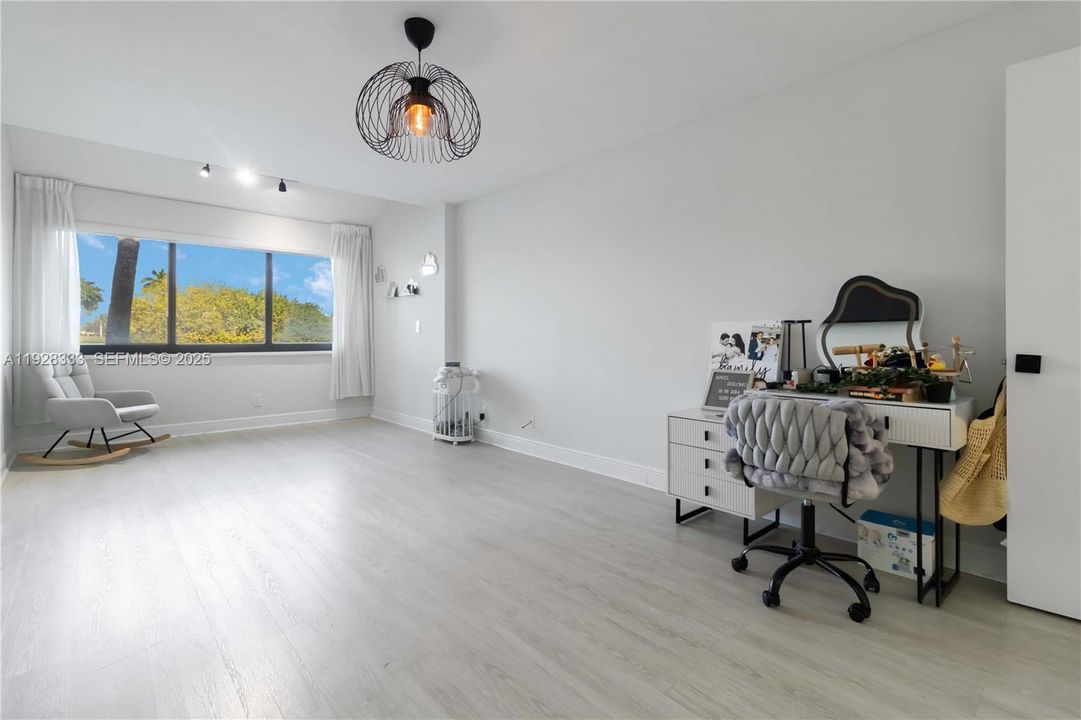 For Rent: $3,500 (2 beds, 2 baths, 1238 Square Feet)