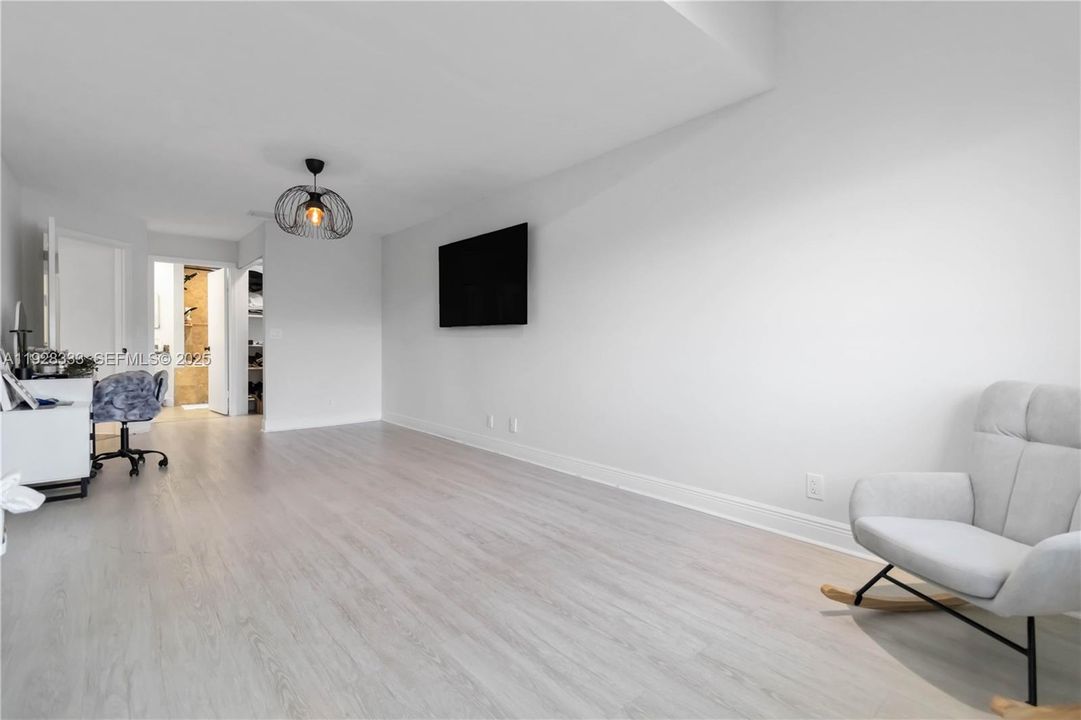 For Rent: $3,500 (2 beds, 2 baths, 1238 Square Feet)