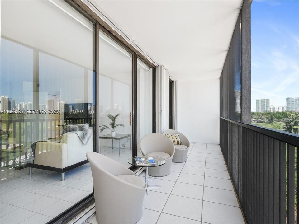 На продажу: $369,000 (2 спален, 2 ванн, 1313 Квадратных фут)