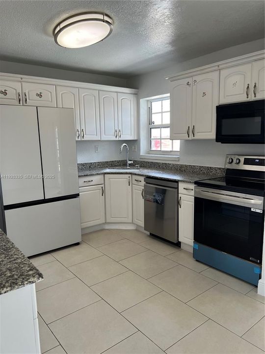 В аренду: $3,800 (3 спален, 2 ванн, 1495 Квадратных фут)