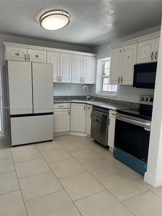 В аренду: $3,800 (3 спален, 2 ванн, 1495 Квадратных фут)