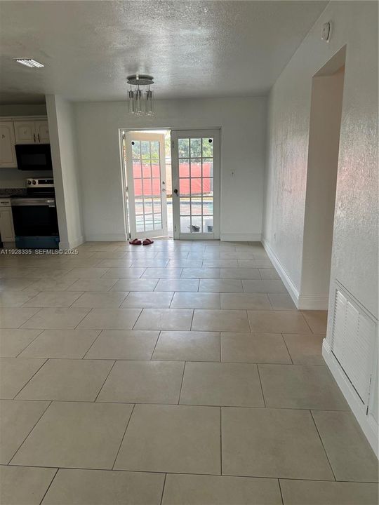 В аренду: $3,800 (3 спален, 2 ванн, 1495 Квадратных фут)