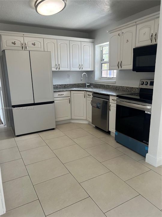 В аренду: $3,800 (3 спален, 2 ванн, 1495 Квадратных фут)