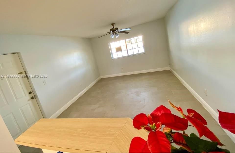 For Rent: $1,700 (1 beds, 1 baths, 659 Square Feet)