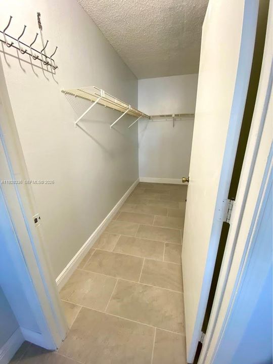 For Rent: $1,700 (1 beds, 1 baths, 659 Square Feet)