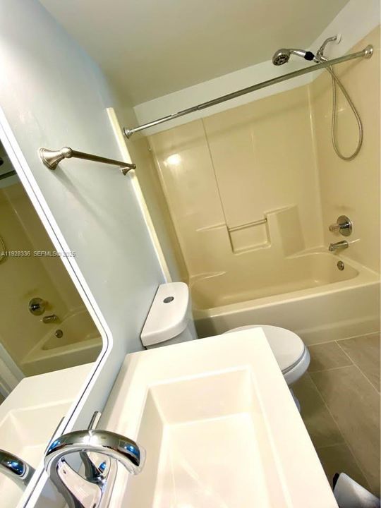 For Rent: $1,700 (1 beds, 1 baths, 659 Square Feet)