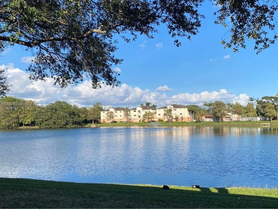 For Rent: $1,700 (1 beds, 1 baths, 659 Square Feet)