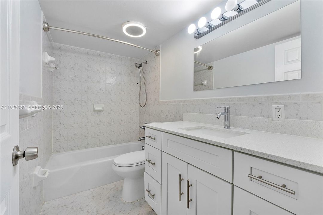 В аренду: $2,100 (2 спален, 2 ванн, 918 Квадратных фут)