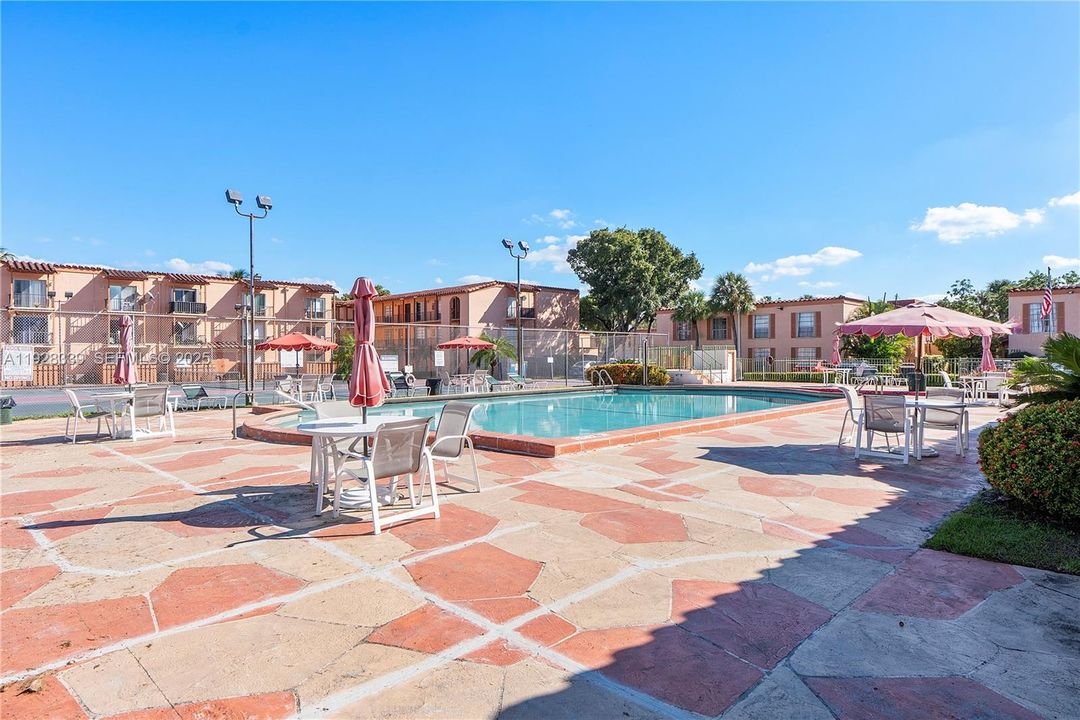 В аренду: $2,100 (2 спален, 2 ванн, 918 Квадратных фут)