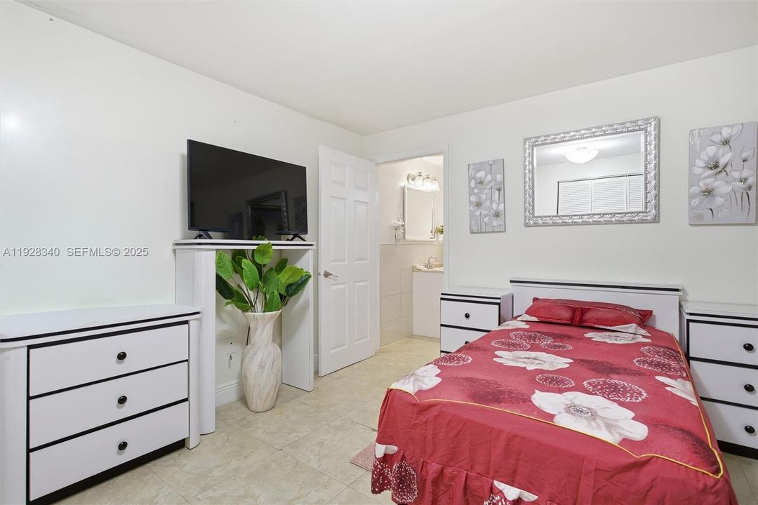 待售: $600,000 (2 贝兹, 2 浴室, 1008 平方英尺)