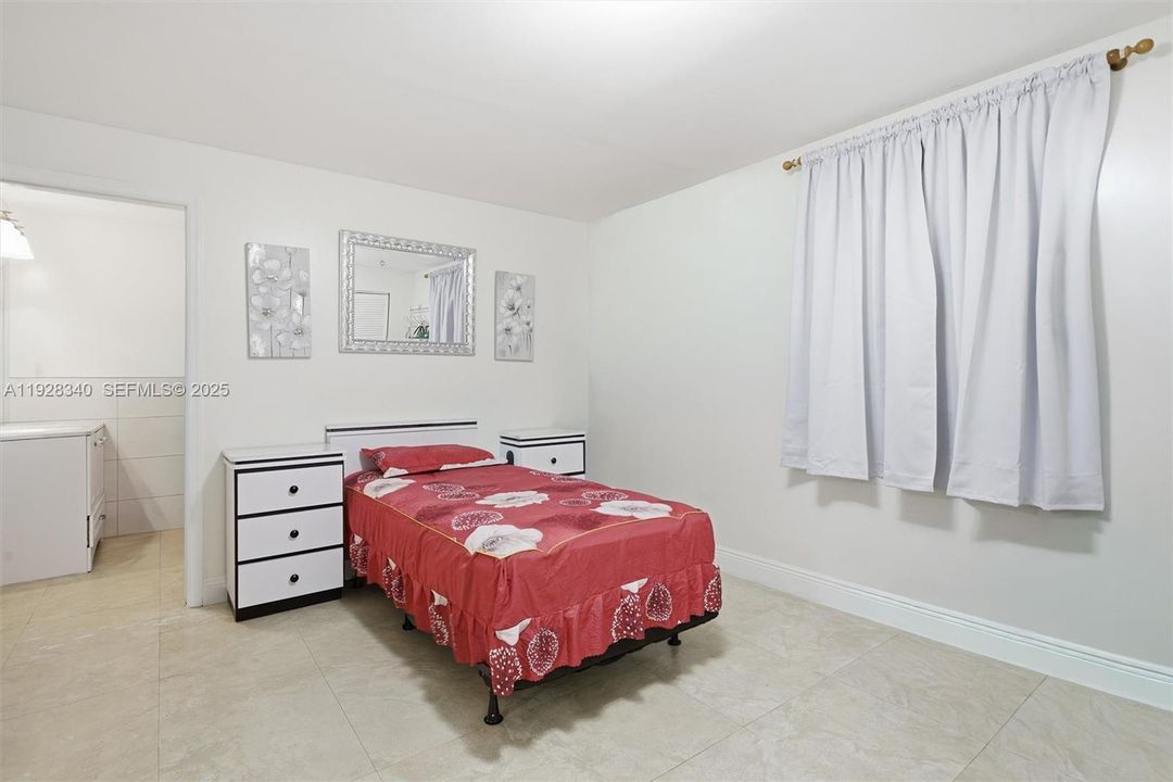 待售: $600,000 (2 贝兹, 2 浴室, 1008 平方英尺)