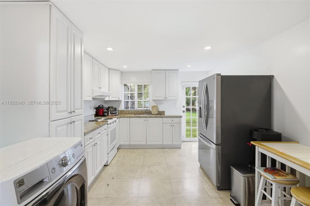 待售: $600,000 (2 贝兹, 2 浴室, 1008 平方英尺)