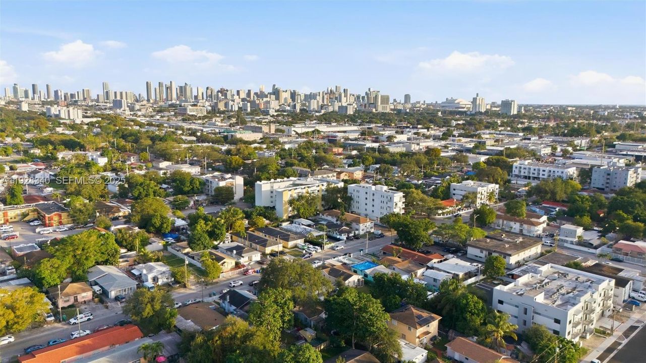 待售: $600,000 (2 贝兹, 2 浴室, 1008 平方英尺)