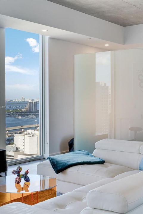 出租: $3,500 (1 贝兹, 1 浴室, 564 平方英尺)