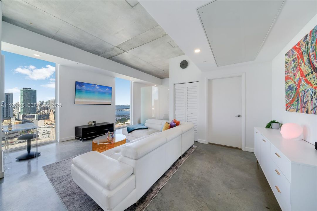 出租: $3,500 (1 贝兹, 1 浴室, 564 平方英尺)